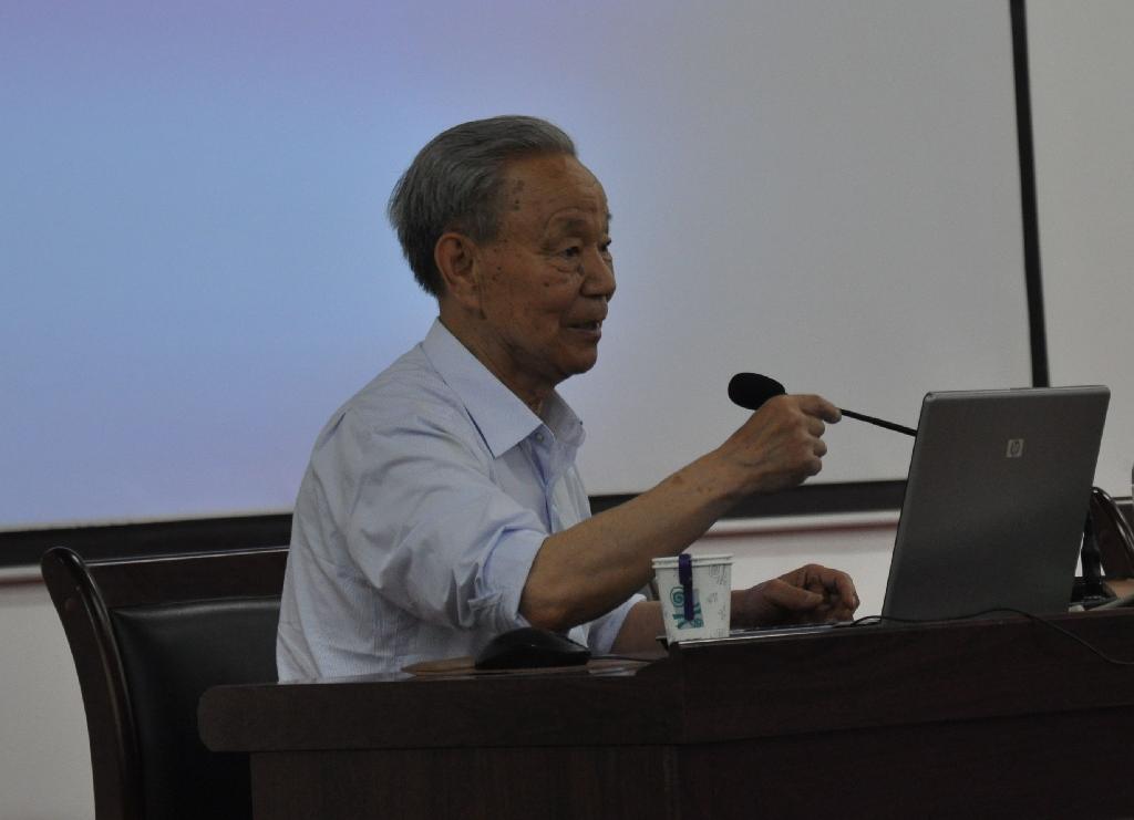尚增雨研究员正在讲述